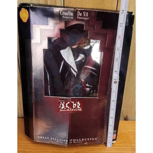 Vintage 1996 Cruella De Vil Barbie Collectible from 101 Dalmatians, "Power in Pi - Picture 5 of 14